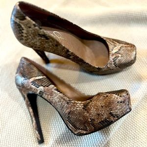 Jessica Simpson 8 1/2 snake print heels